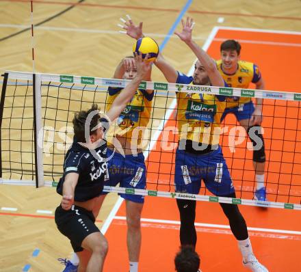 Volleyball. Powerfusion Volley League Men. SK Zadruga Aich/Dob gegen VBK Woerther-See-Loewen Klagenfurt.   Elia Stosch, Alpar Szabo,  (Aich/Dob),   Ben Stockhammer (Worthersee Loewen). Bleiburg, am 27.1.2024.
Foto: Kuess
www.qspictures.net
---
pressefotos, pressefotografie, kuess, qs, qspictures, sport, bild, bilder, bilddatenbank