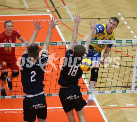 Volleyball. Powerfusion Volley League Men. SK Zadruga Aich/Dob gegen VBK Woerther-See-Loewen Klagenfurt.   Aleksander Grzegorczyk,   (Aich/Dob),  David Marius Petschnig, Paul Guenther Eichwald (Worthersee Loewen). Bleiburg, am 27.1.2024.
Foto: Kuess
www.qspictures.net
---
pressefotos, pressefotografie, kuess, qs, qspictures, sport, bild, bilder, bilddatenbank