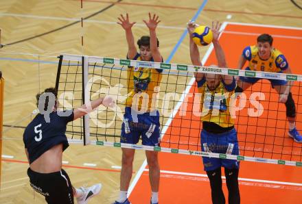 Volleyball. Powerfusion Volley League Men. SK Zadruga Aich/Dob gegen VBK Woerther-See-Loewen Klagenfurt.  Elia Stosch, Alpar Szabo, (Aich/Dob),  Ben Stockhammer    (Worthersee Loewen). Bleiburg, am 27.1.2024.
Foto: Kuess
www.qspictures.net
---
pressefotos, pressefotografie, kuess, qs, qspictures, sport, bild, bilder, bilddatenbank