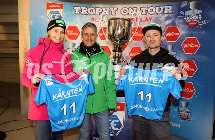 Snowboard Weltcup. Startnummernauslosung. Sabine Schoeffmann, Werner Schoeffmann, Alexander Payer. KLagenfurt, am 26.1.2024.
Foto: Kuess
www.qspictures.net
---
pressefotos, pressefotografie, kuess, qs, qspictures, sport, bild, bilder, bilddatenbank