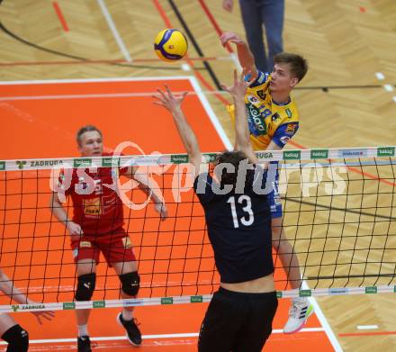 Volleyball. Powerfusion Volley League Men. SK Zadruga Aich/Dob gegen VBK Woerther-See-Loewen Klagenfurt.  Lukas Writz,   (Aich/Dob),   Michael Mario Klemen (Worthersee Loewen). Bleiburg, am 27.1.2024.
Foto: Kuess
www.qspictures.net
---
pressefotos, pressefotografie, kuess, qs, qspictures, sport, bild, bilder, bilddatenbank