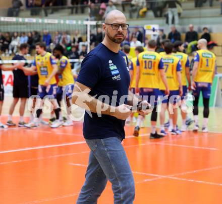 Volleyball. Powerfusion Volley League Men. SK Zadruga Aich/Dob gegen VBK Woerther-See-Loewen Klagenfurt. Trainer Oro Lucio Antonio   (Aich/Dob).  Bleiburg, am 27.1.2024.
Foto: Kuess
www.qspictures.net
---
pressefotos, pressefotografie, kuess, qs, qspictures, sport, bild, bilder, bilddatenbank