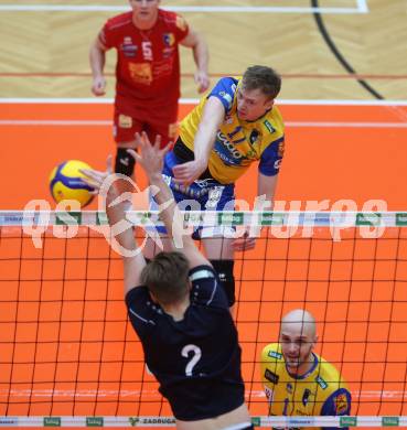 Volleyball. Powerfusion Volley League Men. SK Zadruga Aich/Dob gegen VBK Woerther-See-Loewen Klagenfurt.   Aleksander Grzegorczyk,   (Aich/Dob),   David Marius Petschnig (Worthersee Loewen). Bleiburg, am 27.1.2024.
Foto: Kuess
www.qspictures.net
---
pressefotos, pressefotografie, kuess, qs, qspictures, sport, bild, bilder, bilddatenbank