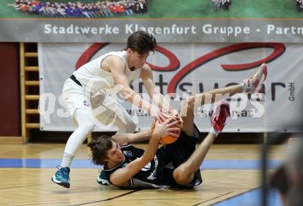 Basketball 2. Liga 2023/2024. Grunddurchgang 16. Runde.  KOS gegen RAIDERS Tirol.   Simon Siencnik (KOS),  Thomas Pirchner  (Tirol). Klagenfurt, am 3.2.2024.
Foto: Kuess
www.qspictures.net
---
pressefotos, pressefotografie, kuess, qs, qspictures, sport, bild, bilder, bilddatenbank