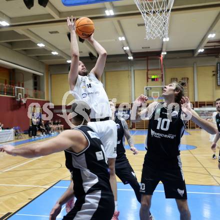 Basketball 2. Liga 2023/2024. Grunddurchgang 16. Runde.  KOS gegen RAIDERS Tirol.  Veljko Dena  (KOS),   Thomas Pirchner (Tirol). Klagenfurt, am 3.2.2024.
Foto: Kuess
www.qspictures.net
---
pressefotos, pressefotografie, kuess, qs, qspictures, sport, bild, bilder, bilddatenbank