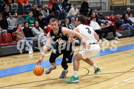 Basketball 2. Liga 2023/2024. Grunddurchgang 16. Runde.  KOS gegen RAIDERS Tirol.  Niklas Michel  (KOS),  Edgars Kaufmanis  (Tirol). Klagenfurt, am 3.2.2024.
Foto: Kuess
www.qspictures.net
---
pressefotos, pressefotografie, kuess, qs, qspictures, sport, bild, bilder, bilddatenbank