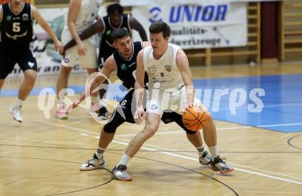 Basketball 2. Liga 2023/2024. Grunddurchgang 16. Runde.  KOS gegen RAIDERS Tirol.  Andi Smrtnik  (KOS),  Stefan Oberhauser  (Tirol). Klagenfurt, am 3.2.2024.
Foto: Kuess
www.qspictures.net
---
pressefotos, pressefotografie, kuess, qs, qspictures, sport, bild, bilder, bilddatenbank