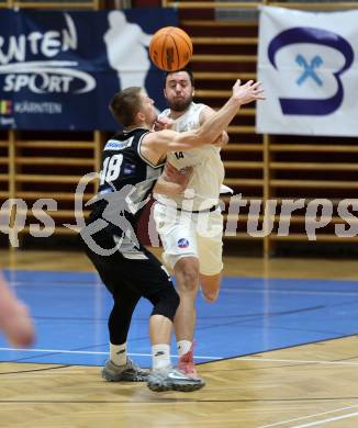 Basketball 2. Liga 2023/2024. Grunddurchgang 16. Runde.  KOS gegen RAIDERS Tirol.   Veljko Dena (KOS),  Edgars Kaufmanis  (Tirol). Klagenfurt, am 3.2.2024.
Foto: Kuess
www.qspictures.net
---
pressefotos, pressefotografie, kuess, qs, qspictures, sport, bild, bilder, bilddatenbank