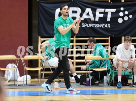 Basketball 2. Liga 2023/2024. Grunddurchgang 16. Runde.  KOS gegen RAIDERS Tirol.   Trainer  Dalibor Cevriz (KOS), Klagenfurt, am 3.2.2024.
Foto: Kuess
www.qspictures.net
---
pressefotos, pressefotografie, kuess, qs, qspictures, sport, bild, bilder, bilddatenbank