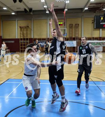 Basketball 2. Liga 2023/2024. Grunddurchgang 16. Runde.  KOS gegen RAIDERS Tirol.  Niklas Michel  (KOS),  Stefan Oberhauser  (Tirol). Klagenfurt, am 3.2.2024.
Foto: Kuess
www.qspictures.net
---
pressefotos, pressefotografie, kuess, qs, qspictures, sport, bild, bilder, bilddatenbank