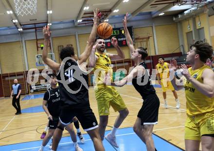 Basketball 2. Bundesliga. Woerthersee Piraten gegen Basket Flames. Marin Sliskovic (Piraten) Din Halilagic, Vincent Balau (Basket Flames). Klagenfurt, am 4.2.2024.
Foto: Kuess
---
pressefotos, pressefotografie, kuess, qs, qspictures, sport, bild, bilder, bilddatenbank