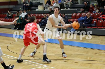 Basketball 2. Liga 2023/2024. Grunddurchgang 17. Runde.  KOS gegen Upper Austrian Ballers   Andi Smrtnik (KOS),  Simon Hintenaus  (Austrian Ballers). Klagenfurt, am 10.2.2024.
Foto: Kuess

---
pressefotos, pressefotografie, kuess, qs, qspictures, sport, bild, bilder, bilddatenbank