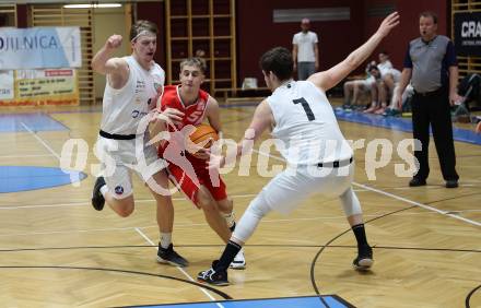 Basketball 2. Liga 2023/2024. Grunddurchgang 17. Runde.  KOS gegen Upper Austrian Ballers   Samuel Seher, Maximilian Seher,  (KOS),  Valentin Pils  (Austrian Ballers). Klagenfurt, am 10.2.2024.
Foto: Kuess

---
pressefotos, pressefotografie, kuess, qs, qspictures, sport, bild, bilder, bilddatenbank