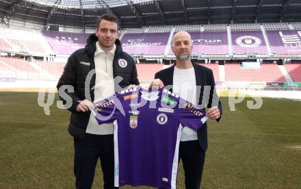 Fussball Bundesliga. SK Austria Klagenfurt. Praesentation Neuzugang. Max Besuschkow, Guenther Gorenzel. Klagenfurt, am 6.2.2024.
Foto: Kuess
---
pressefotos, pressefotografie, kuess, qs, qspictures, sport, bild, bilder, bilddatenbank