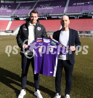 Fussball Bundesliga. SK Austria Klagenfurt. Praesentation Neuzugang. Max Besuschkow, Guenther Gorenzel. Klagenfurt, am 6.2.2024.
Foto: Kuess
---
pressefotos, pressefotografie, kuess, qs, qspictures, sport, bild, bilder, bilddatenbank