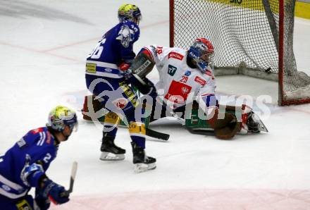 EBEL. Eishockey Bundesliga. EC VSV gegen HC TIWAG Innsbruck.  Dylan Macpherson, Alex Wall, (VSV),   Evan Buitenhuis  (Innsbruck). Villach, am 21.2.2024.
Foto: Kuess
www.qspictures.net
---
pressefotos, pressefotografie, kuess, qs, qspictures, sport, bild, bilder, bilddatenbank