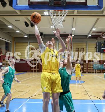 Basketball 2. Liga 2023/2024. Grunddurchgang 19. Runde.  Woerthersee Piraten gegen KOS. Jernej Andolsek Heine (Piraten),  Niklas Michel  (KOS). Klagenfurt, am 24.2.2024.
Foto: Kuess

---
pressefotos, pressefotografie, kuess, qs, qspictures, sport, bild, bilder, bilddatenbank