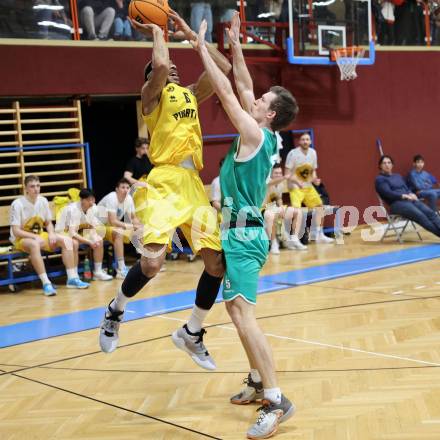 Basketball 2. Liga 2023/2024. Grunddurchgang 19. Runde.  Woerthersee Piraten gegen KOS.Shawn L. Ray (Piraten),   Andi Smrtnik (KOS). Klagenfurt, am 24.2.2024.
Foto: Kuess

---
pressefotos, pressefotografie, kuess, qs, qspictures, sport, bild, bilder, bilddatenbank