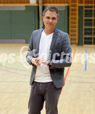 Futsal Schuelerliga. Siegerehrung.  Christoph Hoelzl (Schulsport Kaernten). St. Veit an der Glan, am 22.2.2023.
Foto: Kuess
www.qspictures.net
---
pressefotos, pressefotografie, kuess, qs, qspictures, sport, bild, bilder, bilddatenbank