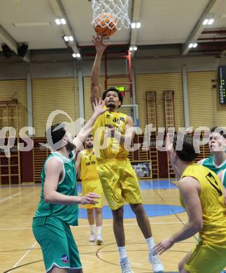 Basketball 2. Liga 2023/2024. Grunddurchgang 19. Runde.  Woerthersee Piraten gegen KOS. Marcus Holyfield (Piraten),   Veljko Dena (KOS). Klagenfurt, am 24.2.2024.
Foto: Kuess

---
pressefotos, pressefotografie, kuess, qs, qspictures, sport, bild, bilder, bilddatenbank