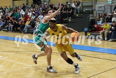 Basketball 2. Liga 2023/2024. Grunddurchgang 19. Runde.  Woerthersee Piraten gegen KOS. Shawn L. Ray (Piraten), Andi Smrtnik (KOS). Klagenfurt, am 24.2.2024.
Foto: Kuess

---
pressefotos, pressefotografie, kuess, qs, qspictures, sport, bild, bilder, bilddatenbank