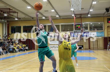 Basketball 2. Liga 2023/2024. Grunddurchgang 19. Runde.  Woerthersee Piraten gegen KOS. Andreas Nuck (Piraten),  Tim Huber  (KOS). Klagenfurt, am 24.2.2024.
Foto: Kuess

---
pressefotos, pressefotografie, kuess, qs, qspictures, sport, bild, bilder, bilddatenbank