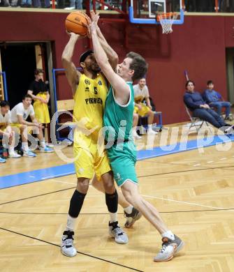 Basketball 2. Liga 2023/2024. Grunddurchgang 19. Runde.  Woerthersee Piraten gegen KOS.Shawn L. Ray (Piraten),   Andi Smrtnik (KOS). Klagenfurt, am 24.2.2024.
Foto: Kuess

---
pressefotos, pressefotografie, kuess, qs, qspictures, sport, bild, bilder, bilddatenbank