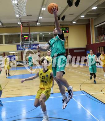 Basketball 2. Liga 2023/2024. Grunddurchgang 19. Runde.  Woerthersee Piraten gegen KOS. Levin Hu (Piraten),  Tim Huber  (KOS). Klagenfurt, am 24.2.2024.
Foto: Kuess

---
pressefotos, pressefotografie, kuess, qs, qspictures, sport, bild, bilder, bilddatenbank