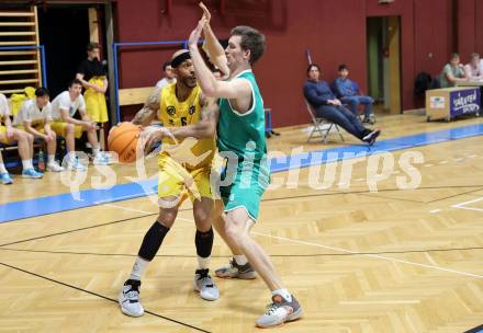 Basketball 2. Liga 2023/2024. Grunddurchgang 19. Runde.  Woerthersee Piraten gegen KOS.Shawn L. Ray (Piraten),   Andi Smrtnik (KOS). Klagenfurt, am 24.2.2024.
Foto: Kuess

---
pressefotos, pressefotografie, kuess, qs, qspictures, sport, bild, bilder, bilddatenbank