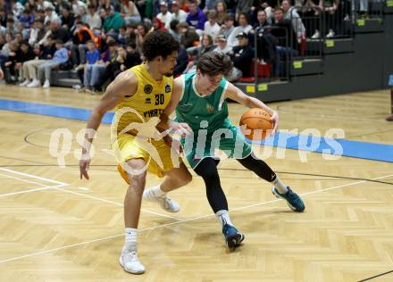 Basketball 2. Liga 2023/2024. Grunddurchgang 19. Runde.  Woerthersee Piraten gegen KOS. Marcus Holyfield (Piraten),  Simon Siencnik  (KOS). Klagenfurt, am 24.2.2024.
Foto: Kuess

---
pressefotos, pressefotografie, kuess, qs, qspictures, sport, bild, bilder, bilddatenbank