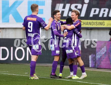 Fussball Bundesliga. SK Austria Klagenfurt gegen FC Blau Weiss Linz.  Torjubel Aaron Sky Schwarz, Solomon Bonnah, Till Schumacher, Nicolas Binder (Klagenfurt).  Klagenfurt, am 25.2.2024.
Foto: Kuess
www.qspictures.net
---
pressefotos, pressefotografie, kuess, qs, qspictures, sport, bild, bilder, bilddatenbank