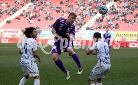 Fussball Bundesliga. SK Austria Klagenfurt gegen FC Blau Weiss Linz. Nicolas Binder,  (Klagenfurt),  Tobias Koch  (Linz).  Klagenfurt, am 25.2.2024.
Foto: Kuess
www.qspictures.net
---
pressefotos, pressefotografie, kuess, qs, qspictures, sport, bild, bilder, bilddatenbank