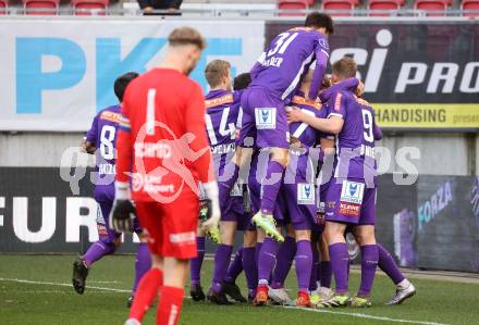 Fussball Bundesliga. SK Austria Klagenfurt gegen FC Blau Weiss Linz.  Torjubel Aaron Sky Schwarz, Solomon Bonnah, Till Schumacher, Nicolas Binder, Rico Benatelli, Max Besuschkow, Nicolas Wimmer, Thorsten Mahrer (Klagenfurt).  Klagenfurt, am 25.2.2024.
Foto: Kuess
www.qspictures.net
---
pressefotos, pressefotografie, kuess, qs, qspictures, sport, bild, bilder, bilddatenbank