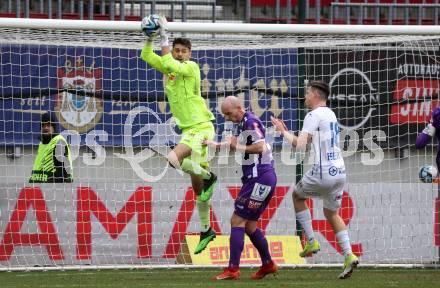 Fussball Bundesliga. SK Austria Klagenfurt gegen FC Blau Weiss Linz. Phillip Menzel, Nicolas Wimmer,  (Klagenfurt),  Stefan Feiertag  (Linz).  Klagenfurt, am 25.2.2024.
Foto: Kuess
www.qspictures.net
---
pressefotos, pressefotografie, kuess, qs, qspictures, sport, bild, bilder, bilddatenbank