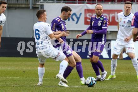 Fussball Bundesliga. SK Austria Klagenfurt gegen FC Blau Weiss Linz.   Andrew Irving,  (Klagenfurt), Tobias Koch (Linz).  Klagenfurt, am 25.2.2024.
Foto: Kuess
www.qspictures.net
---
pressefotos, pressefotografie, kuess, qs, qspictures, sport, bild, bilder, bilddatenbank