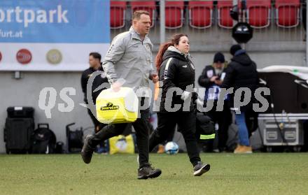 Fussball Bundesliga. SK Austria Klagenfurt gegen FC Blau Weiss Linz.  Matej Vidovic, Theresa Schmidt (Klagenfurt).  Klagenfurt, am 25.2.2024.
Foto: Kuess
www.qspictures.net
---
pressefotos, pressefotografie, kuess, qs, qspictures, sport, bild, bilder, bilddatenbank