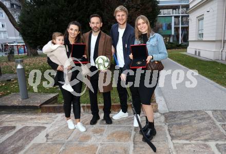 Eishockey, Fussball. Verleihung Sportleistungsmedaille in Gold.  Noah, Ivana, Thomas Koch, Martin Hinteregger, Corina. Klagenfurt, am 29.2.2024.
Foto: Kuess
www.qspictures.net
---
pressefotos, pressefotografie, kuess, qs, qspictures, sport, bild, bilder, bilddatenbank