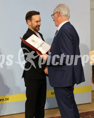 Eishockey, Fussball. Verleihung Sportleistungsmedaille in Gold. Thomas Koch, Reinhart Rohr . Klagenfurt, am 29.2.2024.
Foto: Kuess
www.qspictures.net
---
pressefotos, pressefotografie, kuess, qs, qspictures, sport, bild, bilder, bilddatenbank