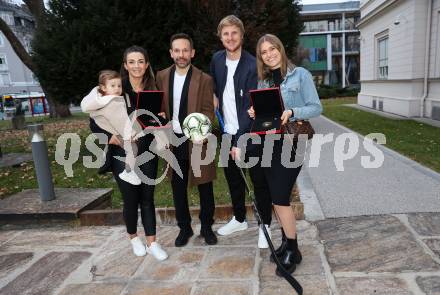 Eishockey, Fussball. Verleihung Sportleistungsmedaille in Gold.  Noah, Ivana, Thomas Koch, Martin Hinteregger, Corina. Klagenfurt, am 29.2.2024.
Foto: Kuess
www.qspictures.net
---
pressefotos, pressefotografie, kuess, qs, qspictures, sport, bild, bilder, bilddatenbank