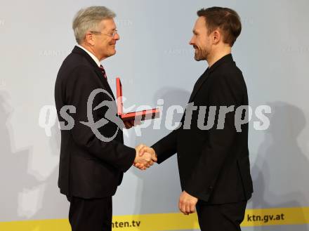 Eishockey, Fussball. Verleihung Sportleistungsmedaille in Gold.  Landeshauptmann Peter Kaiser, Thomas Koch. Klagenfurt, am 29.2.2024.
Foto: Kuess
www.qspictures.net
---
pressefotos, pressefotografie, kuess, qs, qspictures, sport, bild, bilder, bilddatenbank