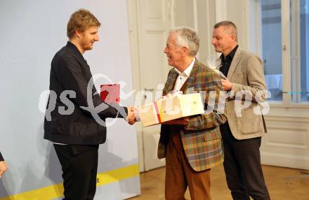 Eishockey, Fussball. Verleihung Sportleistungsmedaille in Gold.  Martin Hinteregger, Herbert Gaggl. Klagenfurt, am 29.2.2024.
Foto: Kuess
www.qspictures.net
---
pressefotos, pressefotografie, kuess, qs, qspictures, sport, bild, bilder, bilddatenbank