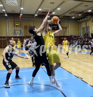 Basketball 2. Liga 2023/2024. Playoffs. VF-031.  Woerthersee Piraten gegen Guessing Blackbirds.  Marin Sliskovic  (Piraten),  Bernhard Koch  (Guessing). Klagenfurt, am 2.3.2024.
Foto: Kuess

---
pressefotos, pressefotografie, kuess, qs, qspictures, sport, bild, bilder, bilddatenbank