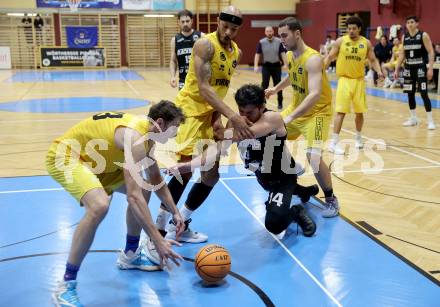 Basketball 2. Liga 2023/2024. Playoffs. VF-031.  Woerthersee Piraten gegen Guessing Blackbirds.   Simon Finzgar, Shawn L. Ray, Andreas Nuck (Piraten),  Christoph Astl   (Guessing). Klagenfurt, am 2.3.2024.
Foto: Kuess

---
pressefotos, pressefotografie, kuess, qs, qspictures, sport, bild, bilder, bilddatenbank