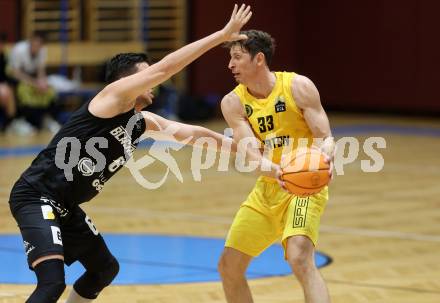 Basketball 2. Liga 2023/2024. Playoffs. VF-031.  Woerthersee Piraten gegen Guessing Blackbirds.   Simon Finzgar (Piraten), Thomas Knor   (Guessing). Klagenfurt, am 2.3.2024.
Foto: Kuess

---
pressefotos, pressefotografie, kuess, qs, qspictures, sport, bild, bilder, bilddatenbank