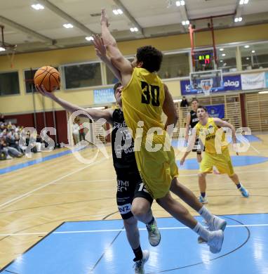 Basketball 2. Liga 2023/2024. Playoffs. VF-031.  Woerthersee Piraten gegen Guessing Blackbirds.   Marcus Holyfield (Piraten),  Jakob Ernst   (Guessing). Klagenfurt, am 2.3.2024.
Foto: Kuess

---
pressefotos, pressefotografie, kuess, qs, qspictures, sport, bild, bilder, bilddatenbank