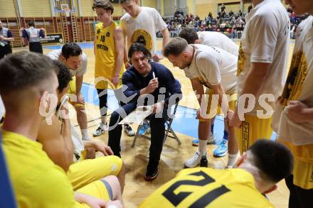 Basketball 2. Liga 2023/2024. Playoffs. VF-031.  Woerthersee Piraten gegen Guessing Blackbirds.   Trainer Andreas Kuttnig (Piraten),  Klagenfurt, am 2.3.2024.
Foto: Kuess

---
pressefotos, pressefotografie, kuess, qs, qspictures, sport, bild, bilder, bilddatenbank