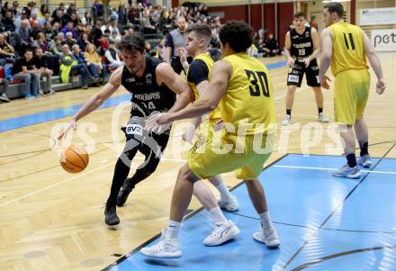 Basketball 2. Liga 2023/2024. Playoffs. VF-031.  Woerthersee Piraten gegen Guessing Blackbirds.  Jernej Andolsek Heine, Marcus Holyfield  (Piraten), Christoph Astl    (Guessing). Klagenfurt, am 2.3.2024.
Foto: Kuess

---
pressefotos, pressefotografie, kuess, qs, qspictures, sport, bild, bilder, bilddatenbank