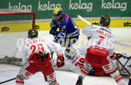 EBEL. Eishockey Bundesliga. EC VSV gegen HCB Suedtirol Alperia. Tyler Ryan Steenbergergen, (VSV),  Sam Harvey    (Bozen). Villach, am 5.3.2024.
Foto: Kuess
www.qspictures.net
---
pressefotos, pressefotografie, kuess, qs, qspictures, sport, bild, bilder, bilddatenbank