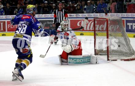 EBEL. Eishockey Bundesliga. EC VSV gegen HCB Suedtirol Alperia. Torjubel Blaz Tomazevic,   (VSV),   Sam Harvey (Bozen). Villach, am 9.3.2024.
Foto: Kuess
www.qspictures.net
---
pressefotos, pressefotografie, kuess, qs, qspictures, sport, bild, bilder, bilddatenbank