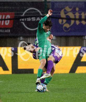 Fussball Bundesliga. SK Austria Klagenfurt gegen Rapid Wien. Simon Straudi, (Klagenfurt),  Jovan Zivkovic    (Rapid).  Klagenfurt, am 10.3.2024.
Foto: Kuess
www.qspictures.net
---
pressefotos, pressefotografie, kuess, qs, qspictures, sport, bild, bilder, bilddatenbank